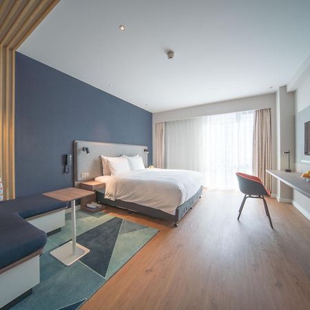Holiday Inn Express Shanghai Huijin By Ihg Esterno foto